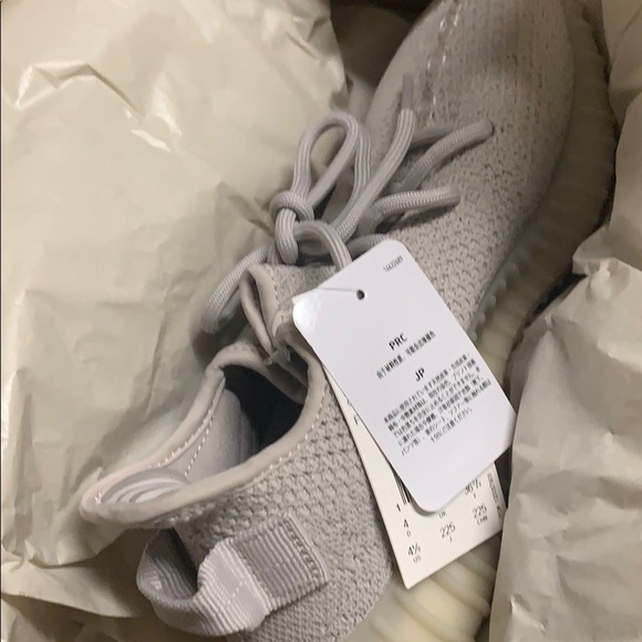 Yeezy Boost 350 V2 - Picture 6 of 8